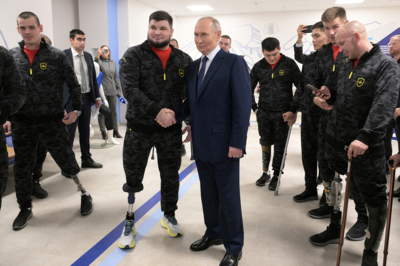 Владимир Путин встречается с бойцами, потерявшими конечности на «СВО» в Национальном медицинском исследовательском центре травматологии и ортопедии